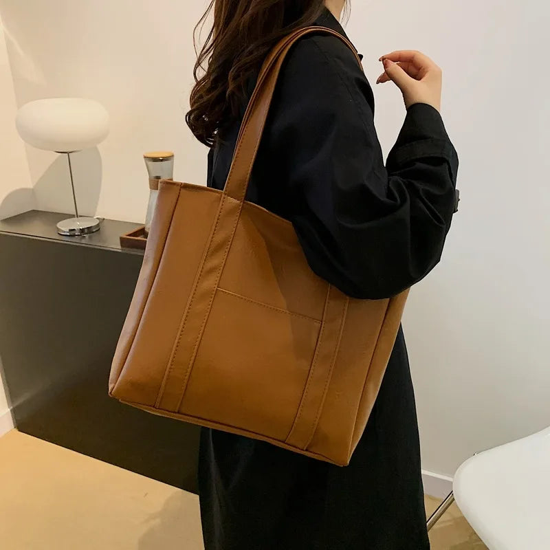 The Simple Large Capacity Tote g