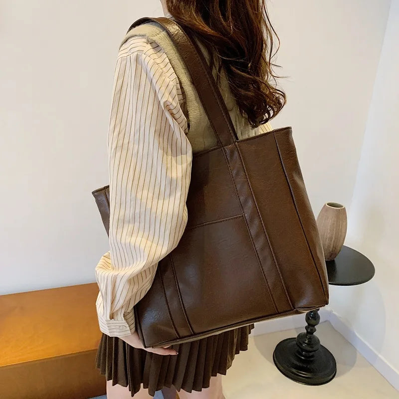 The Simple Large Capacity Tote g