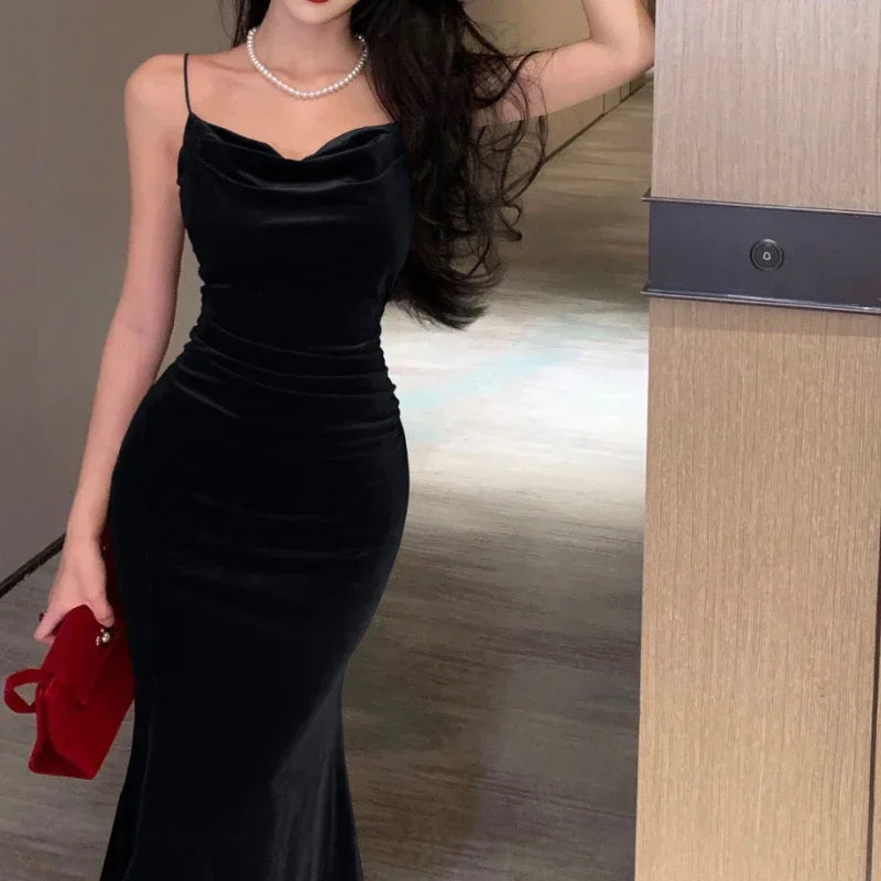 THE SEXY VELVET DRESS