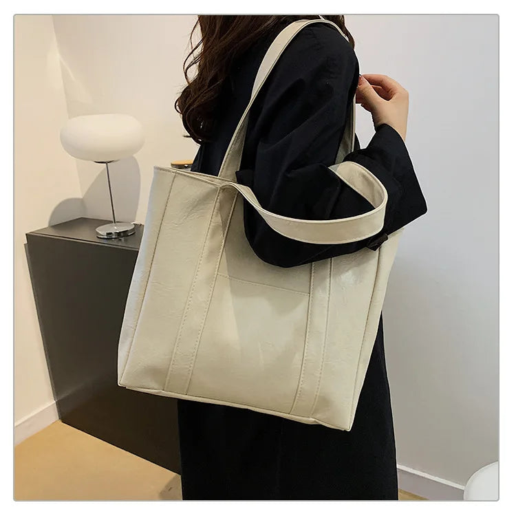 The Simple Large Capacity Tote g