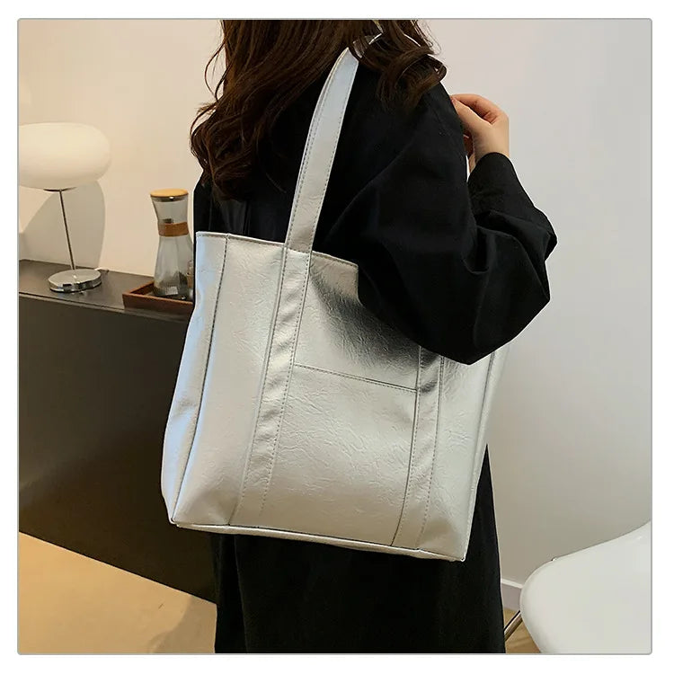The Simple Large Capacity Tote g