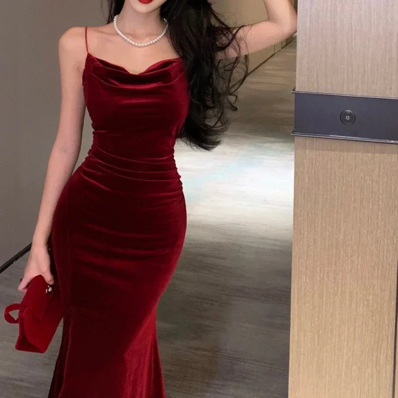 THE SEXY VELVET DRESS
