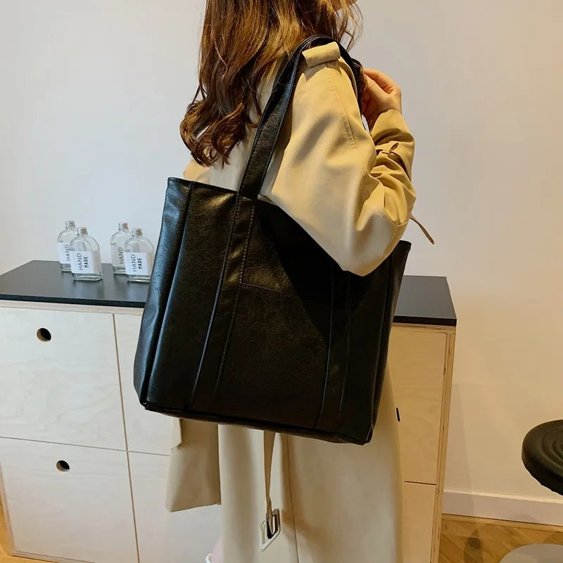 The Simple Large Capacity Tote g