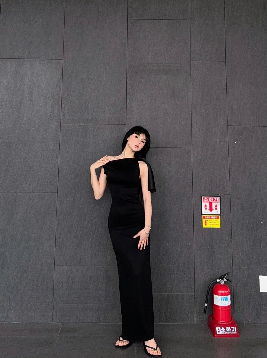 One-Shoulder Knotted Maxi Dress