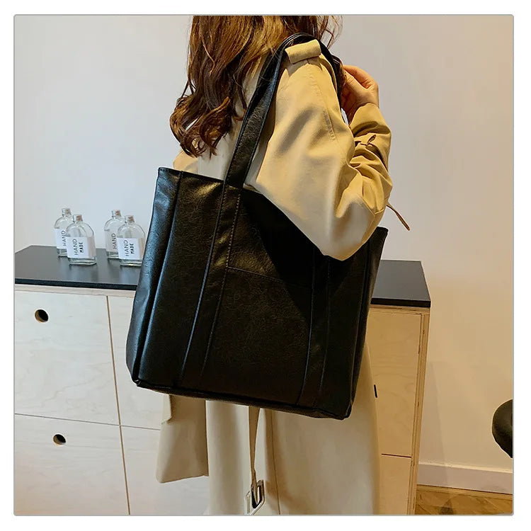 The Simple Large Capacity Tote g