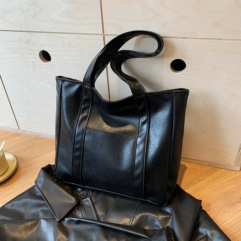 The Simple Large Capacity Tote