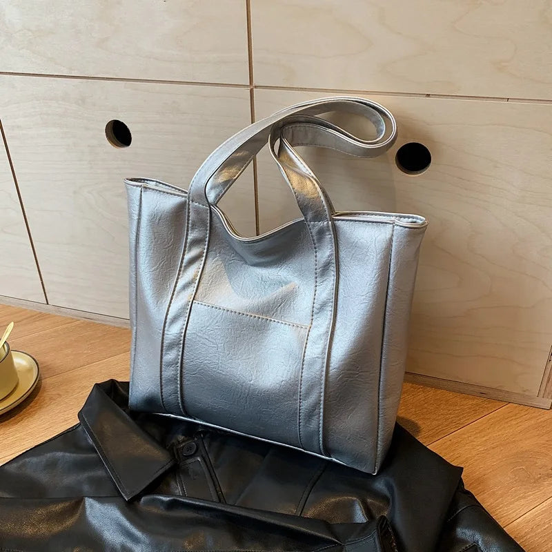 The Simple Large Capacity Tote g