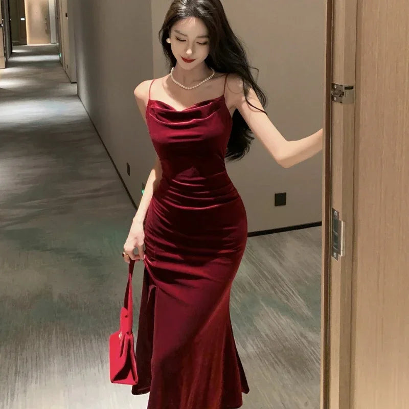 THE SEXY VELVET DRESS