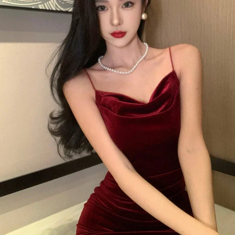 THE SEXY VELVET DRESS