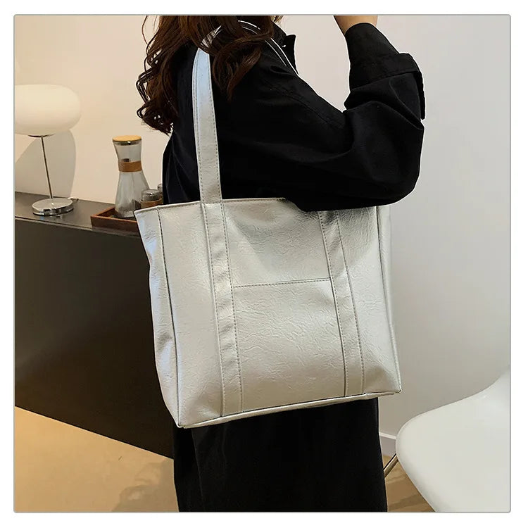 The Simple Large Capacity Tote g